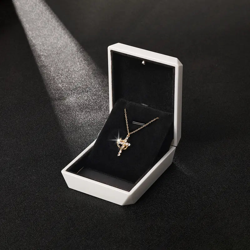 COLLAR CRUZ & CORONA – ELEGANCIA, FE Y PROPÓSITO